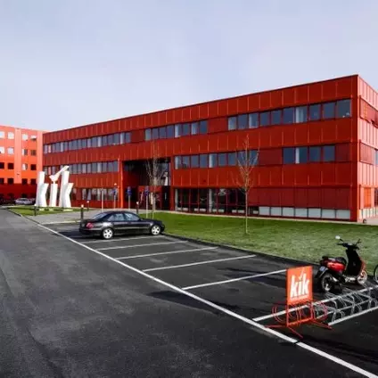 Um grande passo. Em 2001, é criada a área de Gestão da Qualidade e, ao mesmo tempo, é inaugurada a sede europeia em Bönen