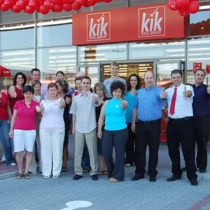 Em 2008, a KiK continua a expandir-se na Europa de Leste e são inauguradas as primeiras lojas na Hungria e na Eslováquia
