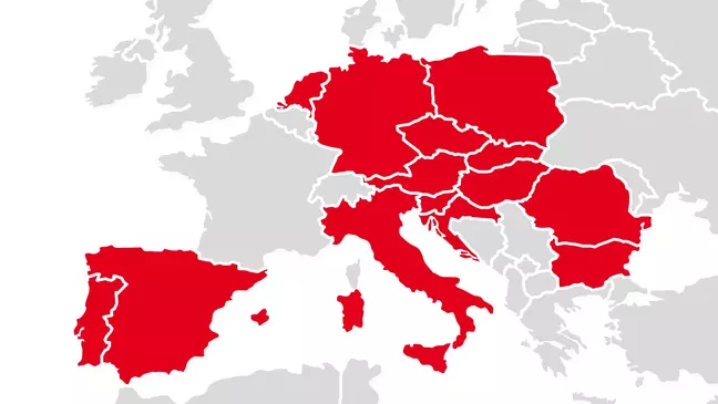 Detalhe do mapa da Europa com todos os países onde a KiK está presente, com as lojas KiK representadas como símbolo da expansão